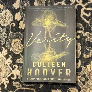 Verity by Colleen Hoover paperback